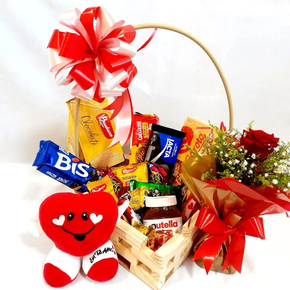 Cesta de Chocolates Com Pelúcia Coração E Rosa
